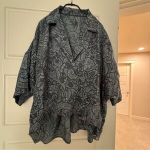 The Dylon Short-Sleeve Wide-Placket Top